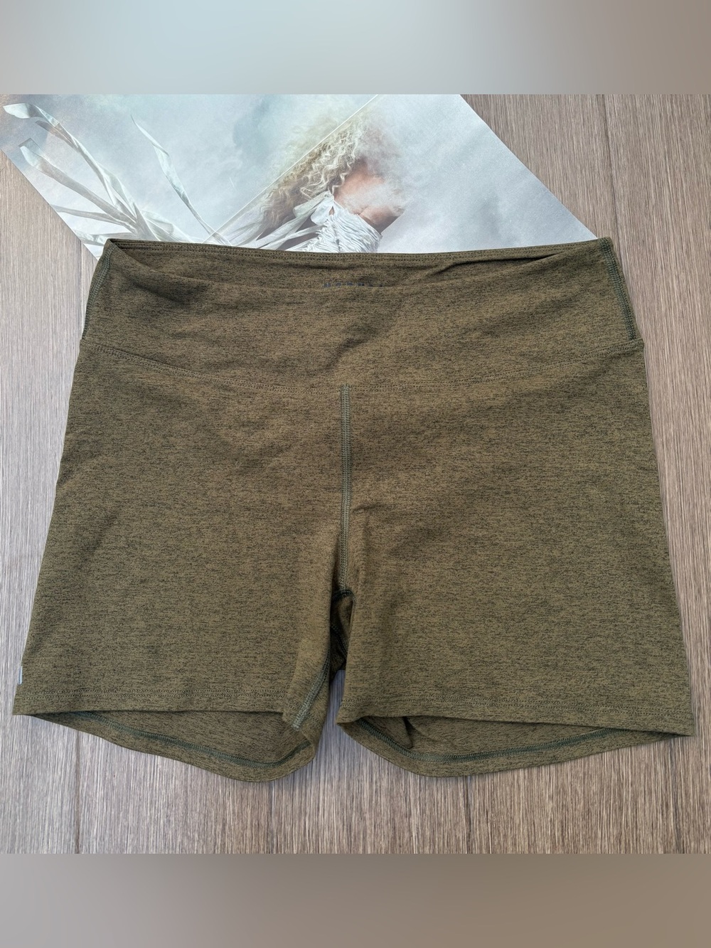Nobull Booty Shorts Inseam 4” Heathered Green Size M